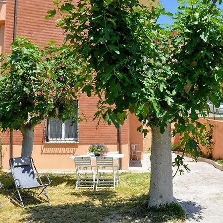Casa Serena In Centro Con Giardino E Posto Auto - Garden And Parking Holiday home *