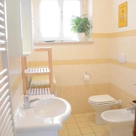 Holiday home Casa Serena In Centro Con Giardino E Posto Auto - Garden And Parking Sirolo