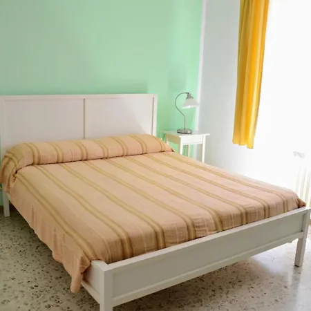Casa Serena In Centro Con Giardino E Posto Auto - Garden And Parking Nyaraló
